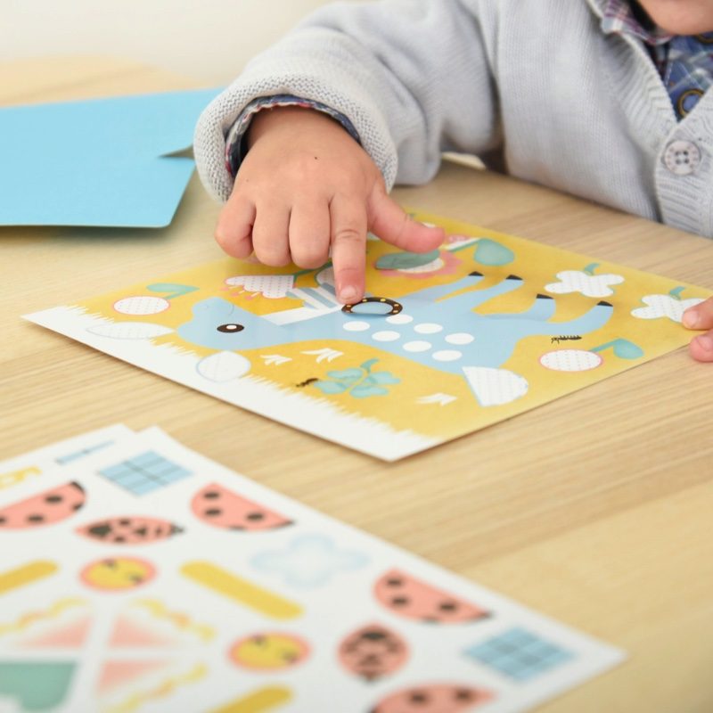 Jeu-educatif-Poppik-Puzzle-Stickers-Autocollants-activite-manuelle-montessori-gommette-4